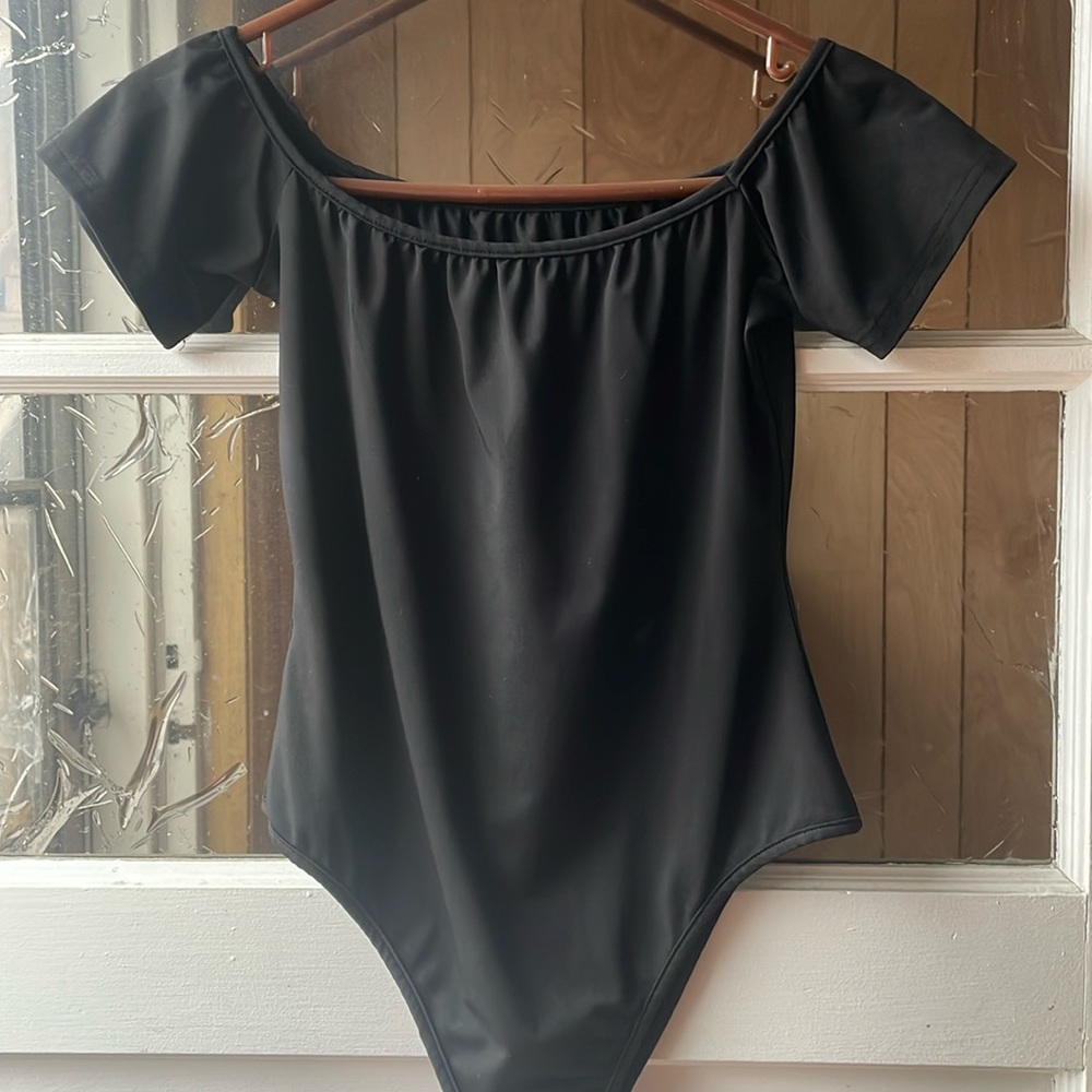 BASIC cap sleeve black body suit that can fit XS,S,M
